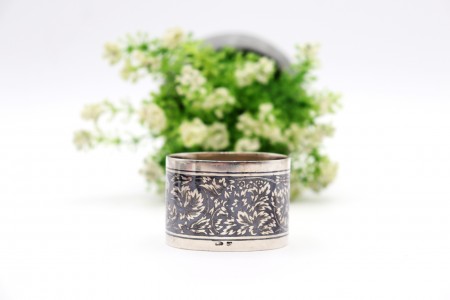 Alfinete de peito em prata nielada ao estilo Russo.